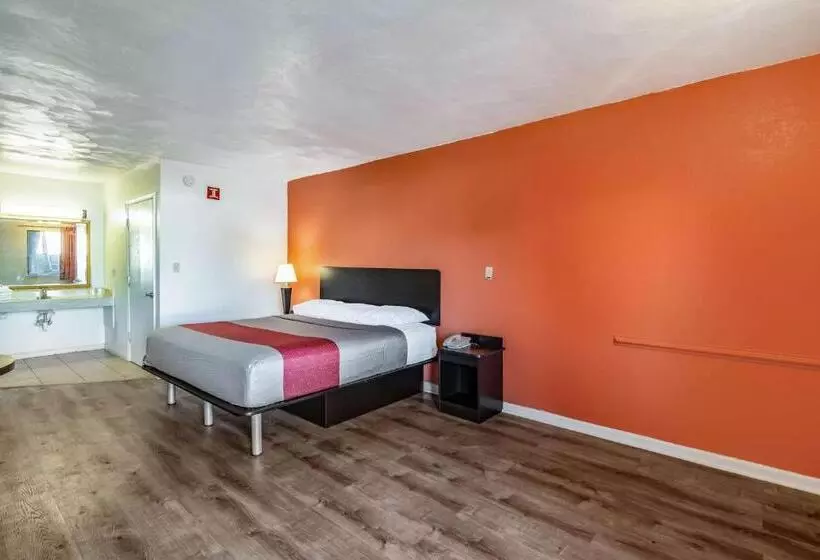 身障者適用キングサイズベッドルーム, Motel 6 Portsmouth, Va