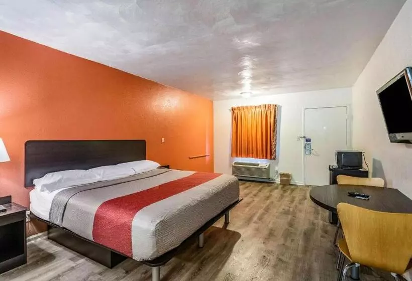 身障者適用キングサイズベッドルーム, Motel 6 Portsmouth, Va