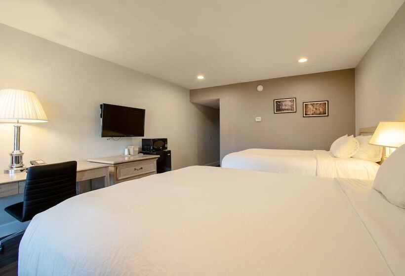 Номер Стандарт, Elev8 Flagstaff I40 Exit 198 Butler Ave