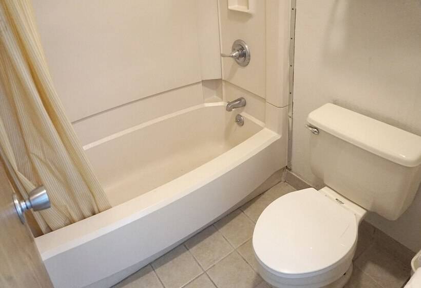 غرفه قياسيه سريرين مزدوجين, Knights Inn Altus