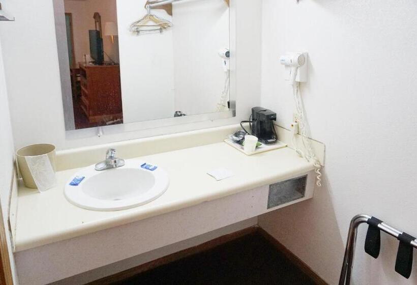 غرفة قياسية سرير كينج, Knights Inn Altus