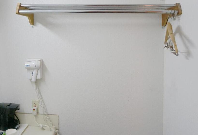 غرفة قياسية سرير كينج, Knights Inn Altus