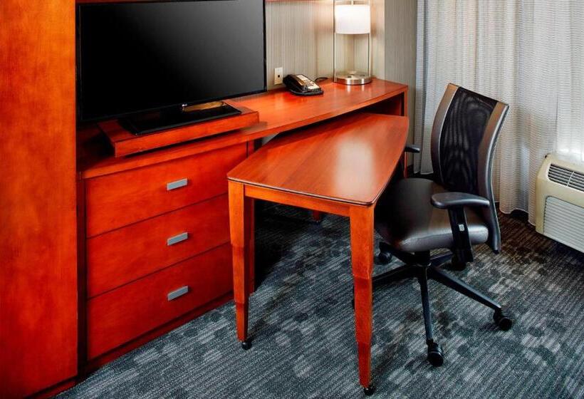 キングサイズベッドのスタンダードルーム, Courtyard Hamilton