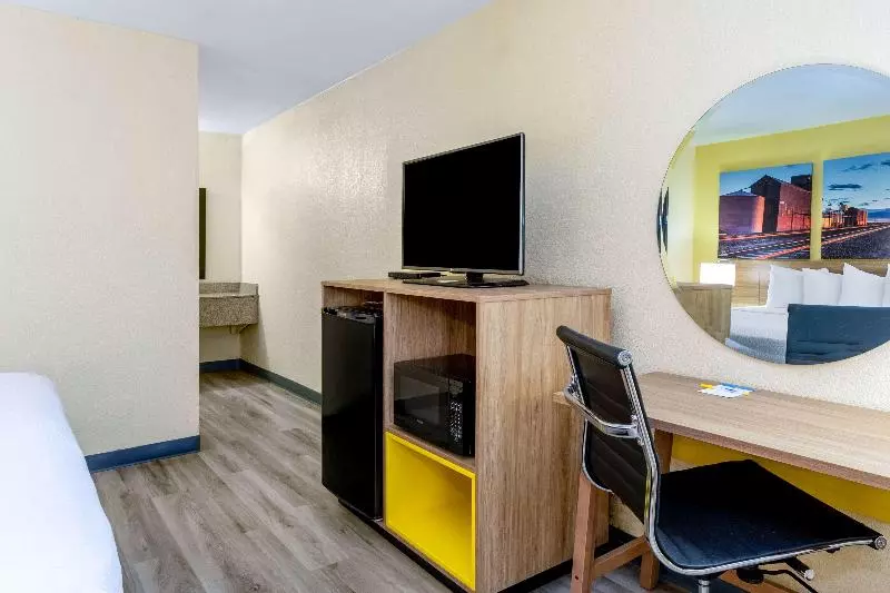 اتاق استاندارد با تخت بزرگ, Days Inn & Suites By Wyndham Clovis