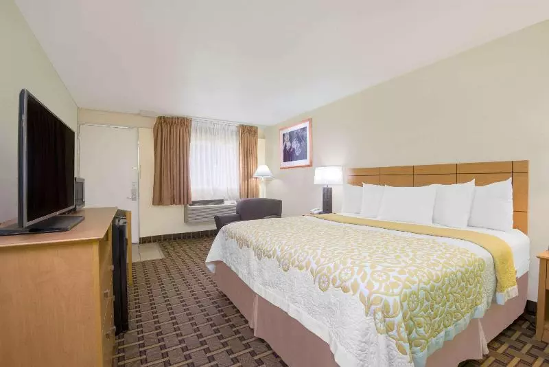 اتاق استاندارد با تخت بزرگ, Days Inn & Suites By Wyndham Clovis