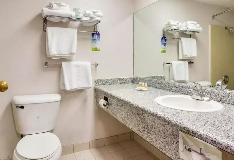 اتاق استاندارد, Days Inn & Suites By Wyndham Fullerton