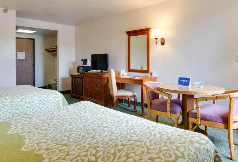 标准间, Days Inn & Suites By Wyndham Fullerton