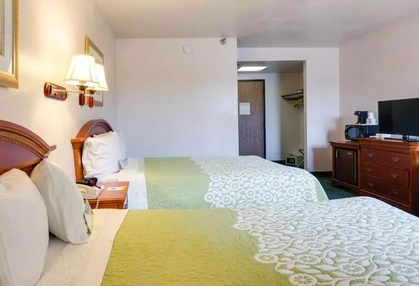 اتاق استاندارد, Days Inn & Suites By Wyndham Fullerton