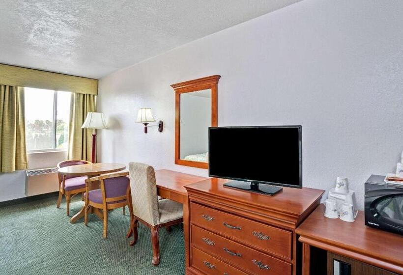 标准间, Days Inn & Suites By Wyndham Fullerton