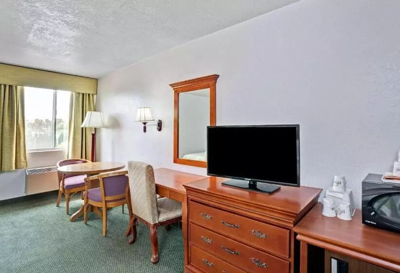 اتاق استاندارد, Days Inn & Suites By Wyndham Fullerton