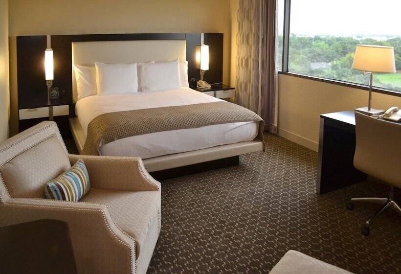 Suite, Doubletree By Hilton Houston Hobby Airport