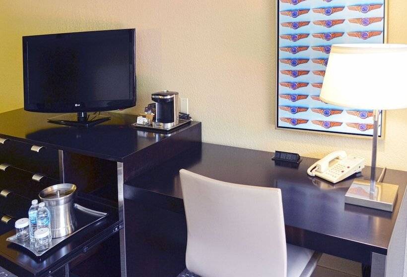 جناح جونيور, Doubletree By Hilton Houston Hobby Airport