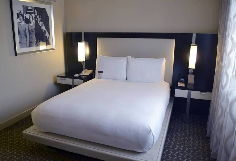 Junior Suite, Doubletree By Hilton Houston Hobby Airport