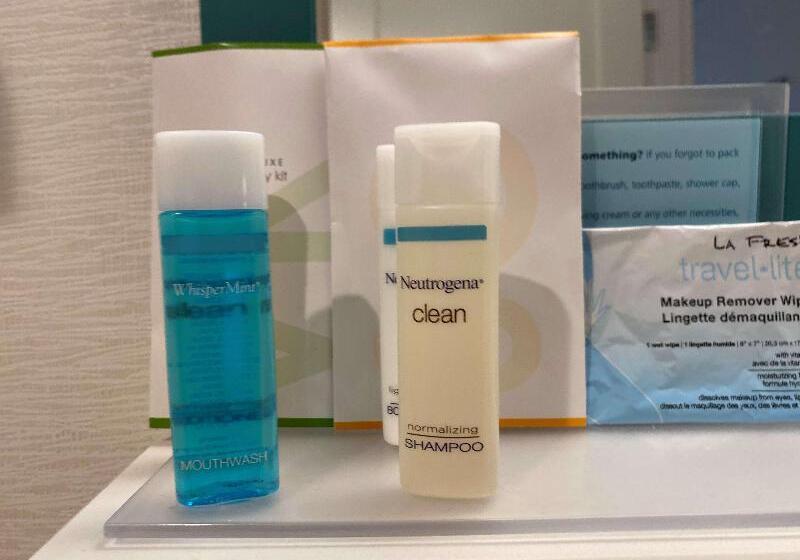 اتاق استاندارد با تخت بزرگ برای معلولان, Hampton Inn Milford