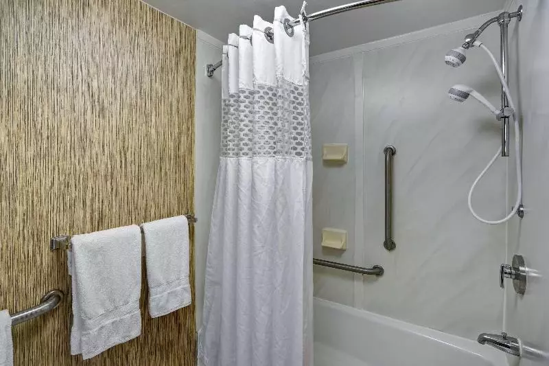 身障者適用スタンダードルーム, Hampton Inn Milford