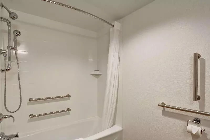 キングサイズベッドのスタンダードルーム, Hampton Inn Milford