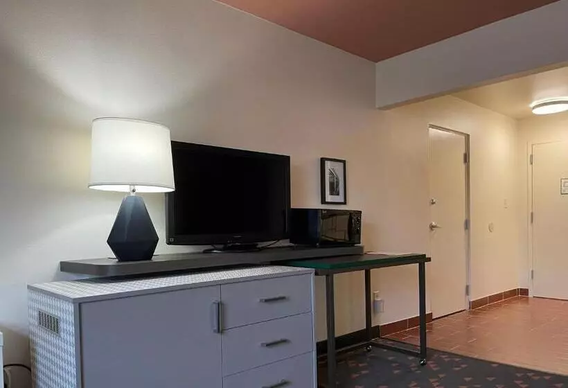 اتاق استاندارد با تخت بزرگ برای معلولان, Holiday Inn Bangor, An Ihg