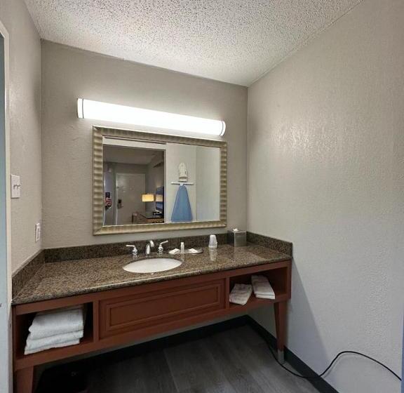 Семейный Номер, Lanett Inn