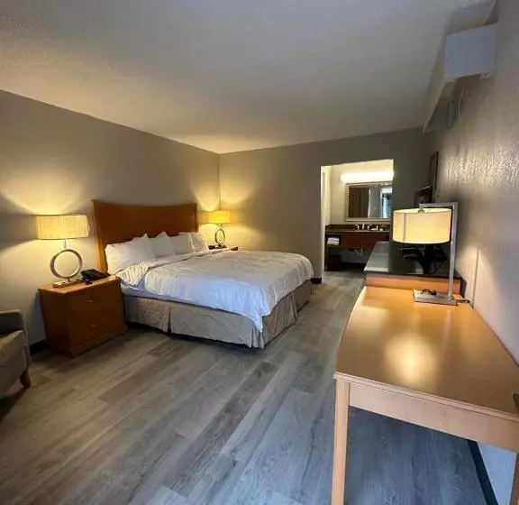 ファミリールーム, Lanett Inn