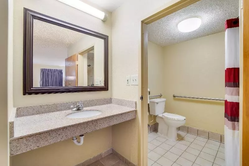 キングサイズベッドのデラックスルーム, Red Roof Inn Augusta – Washington Road