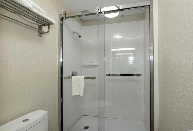 غرفة سوبيريور سرير كينج, Red Roof Inn Freehold