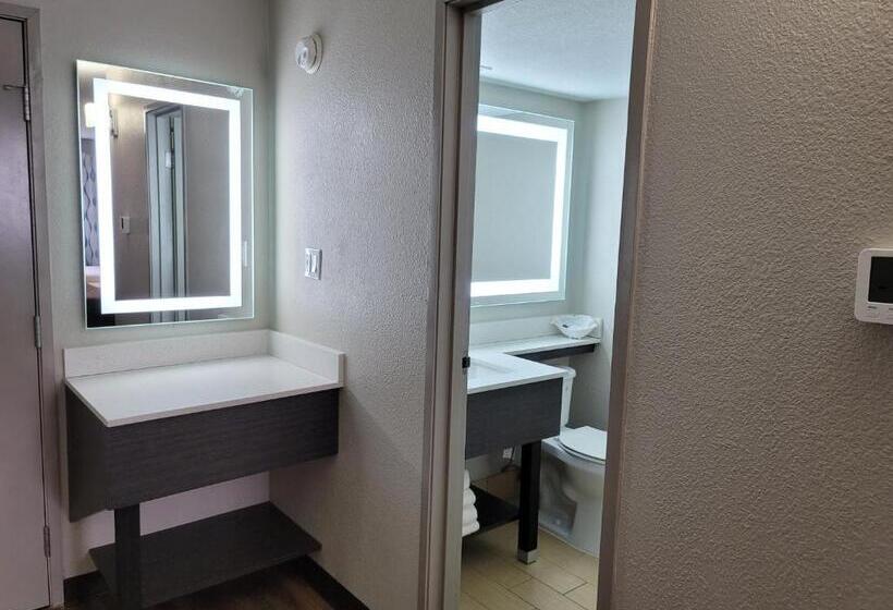 Номер Стандарт, Wingate By Wyndham Wichita Airport