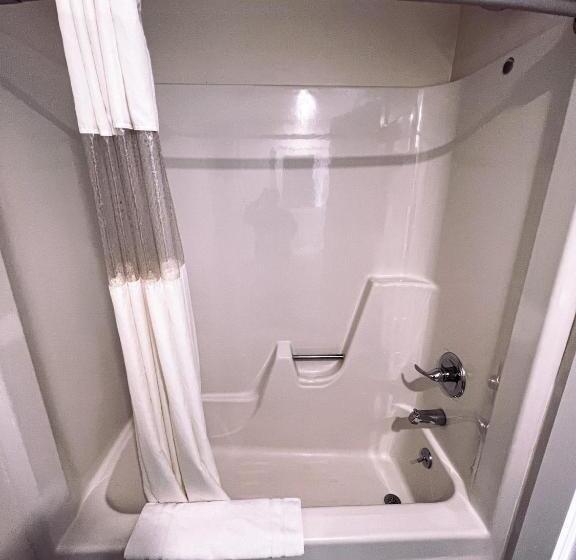 디럭스 룸, The Georgian Lakeside Resort