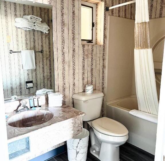 수피리어 룸 풀장 전망, The Georgian Lakeside Resort