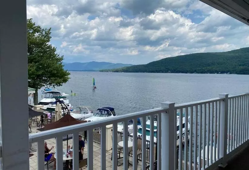 اتاق سوپریور با چشم‌انداز استخر, The Georgian Lakeside Resort