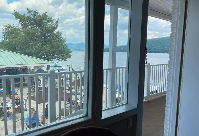 اتاق سوپریور با چشم‌انداز استخر, The Georgian Lakeside Resort