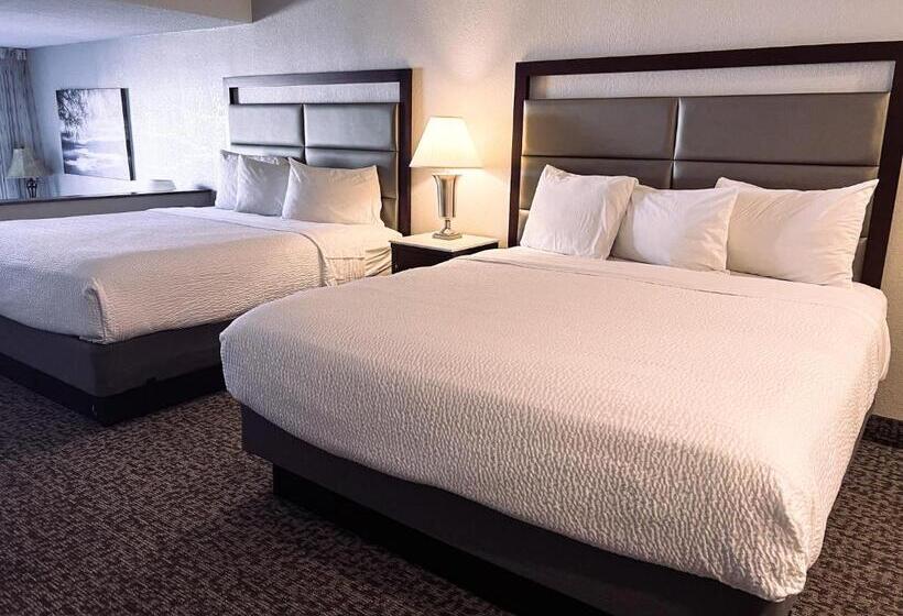 Suite with lake view, The Georgian Lakeside Resort