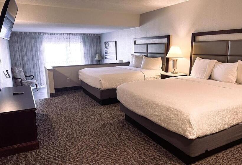 Suite with lake view, The Georgian Lakeside Resort