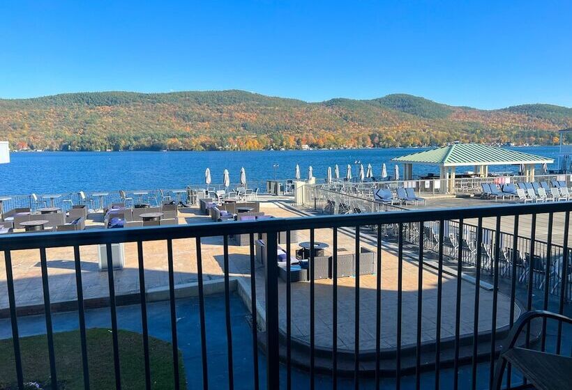 Suite with lake view, The Georgian Lakeside Resort