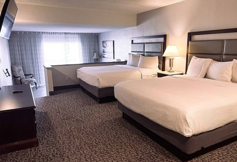 Suite with lake view, The Georgian Lakeside Resort