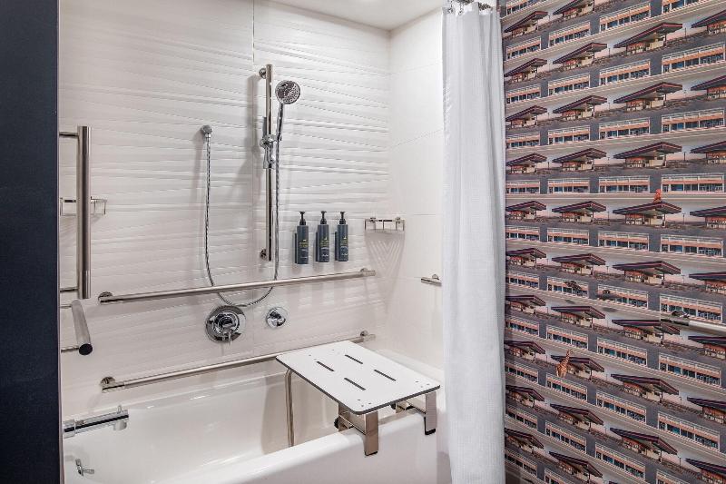 غرفة قياسية سرير كينج لذوى الإحتياجات الخاصة, Aloft Framingham