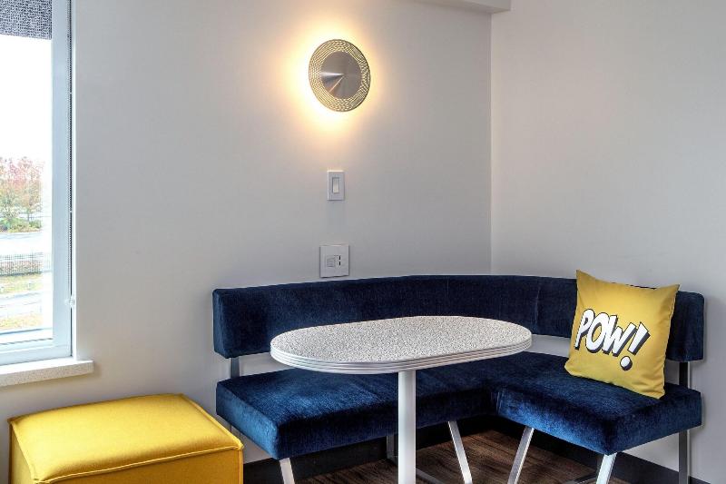 غرفة قياسية سرير كينج لذوى الإحتياجات الخاصة, Aloft Framingham