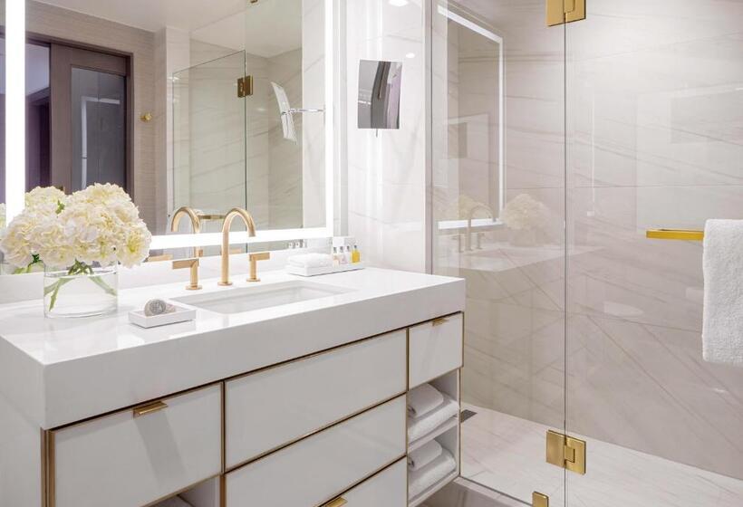 スーペリアールーム, Crescent Court