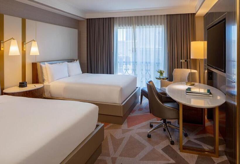 スーペリアールーム, Crescent Court