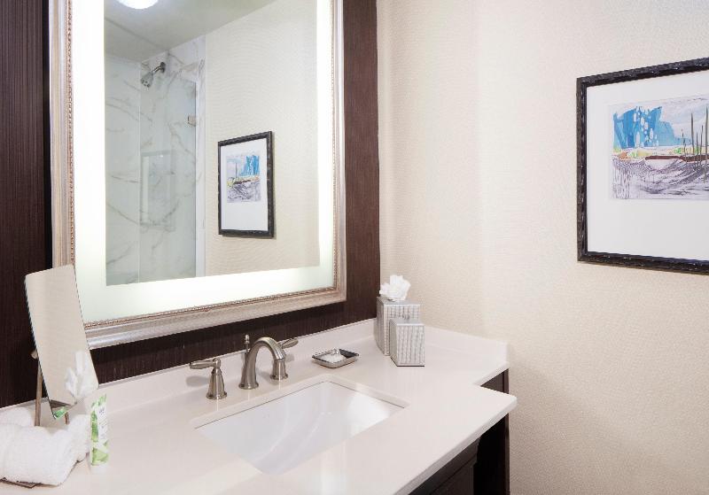 غرفة قياسية سرير كينج, La Concha Key West, Autograph Collection