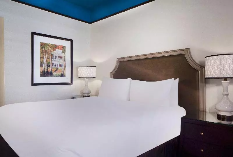 اتاق استاندارد با تخت بزرگ, La Concha Key West, Autograph Collection