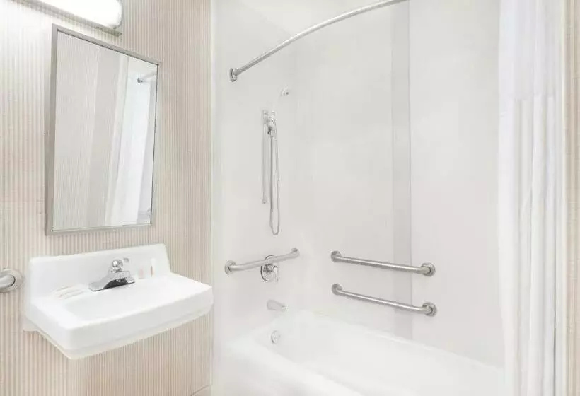 ２ダブルベッドのスタンダードルーム, Days Inn & Suites By Wyndham York