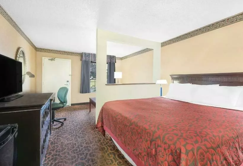 キングサイズベッドのスタンダードルーム, Days Inn & Suites By Wyndham York
