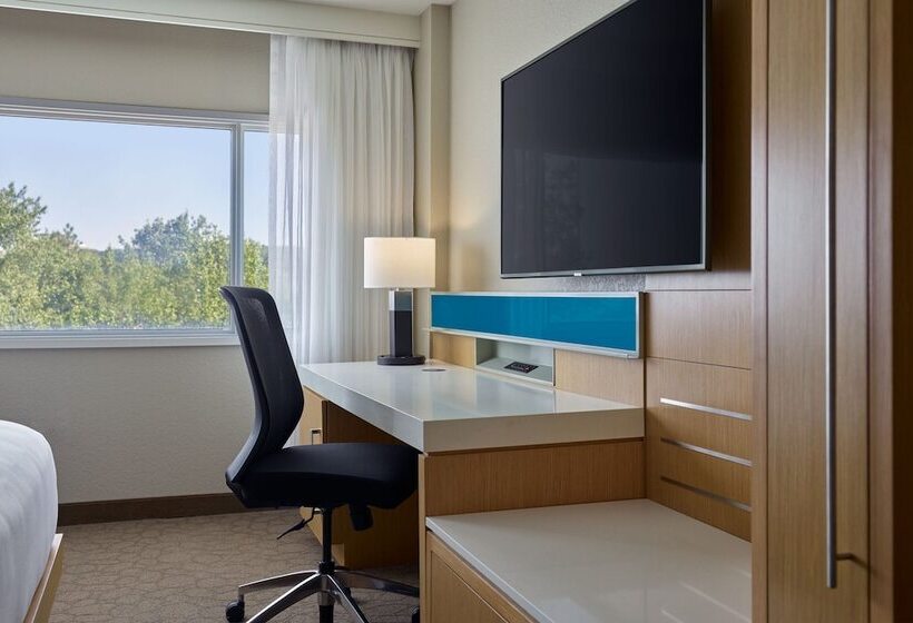 غرفه قياسيه سريرين مزدوجين, Delta Hotels By Marriott Little Rock West