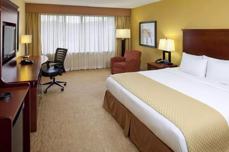 Deluxe Room, Doubletree By Hilton Hotel Fayetteville