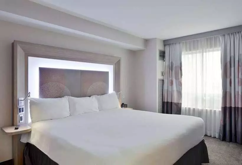 اتاق استاندارد با تخت بزرگ, Doubletree By Hilton Madison East