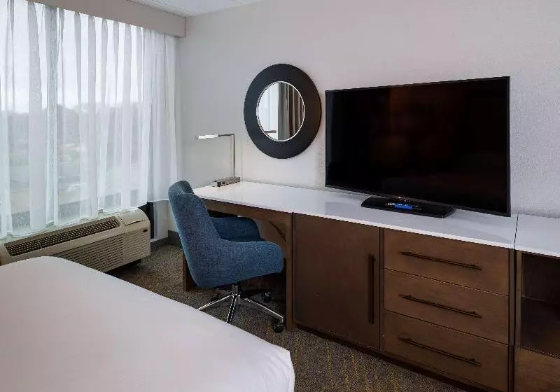 اتاق استاندارد برای معلولان, Doubletree By Hilton Madison East