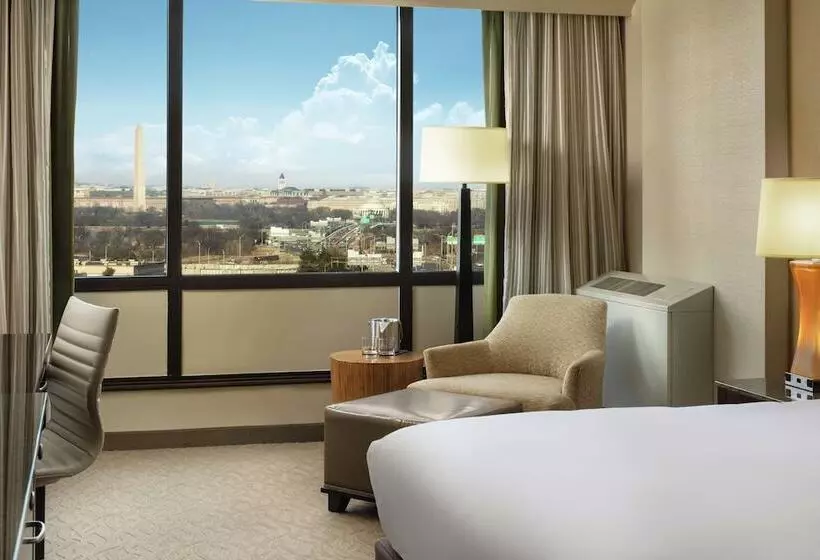 اتاق استاندارد با تخت بزرگ, Doubletree By Hilton Washington Dc   Crystal City