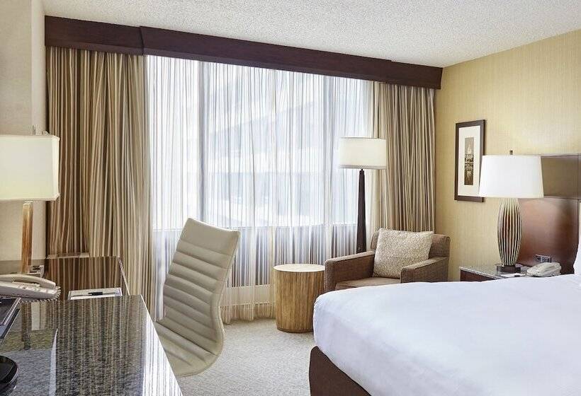 适合残疾人士使用的轻年套间, Doubletree By Hilton Washington Dc   Crystal City