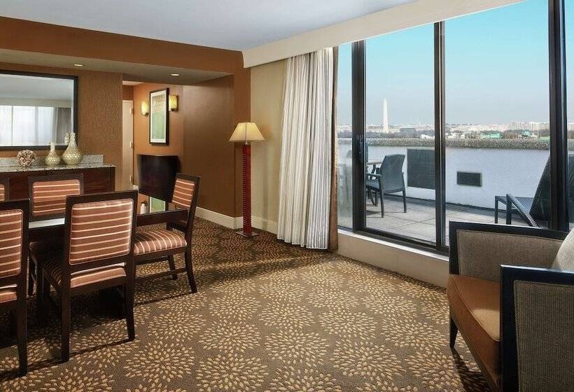 스탠다드 룸 킹사이즈 침대, Doubletree By Hilton Washington Dc   Crystal City