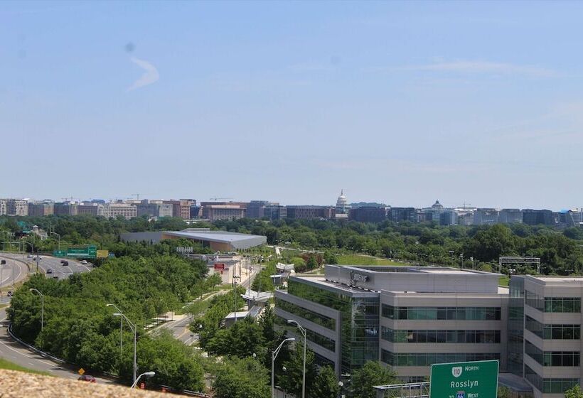 带大床的标准间, Doubletree By Hilton Washington Dc   Crystal City
